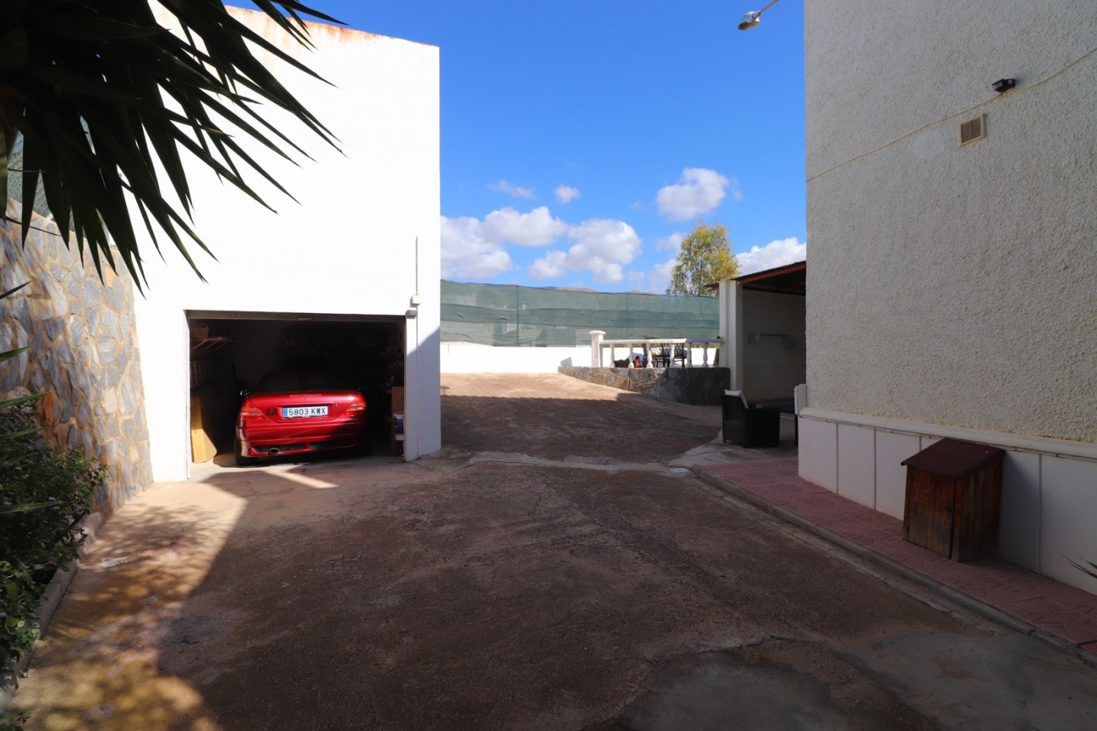 Villa avec 6 chambres, 4 salles de bains, un garage et une piscine privée