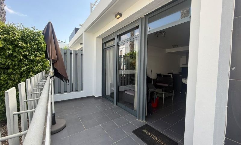 Maison avec 2 chambres, 2 salles de bains, une terrasse sur le toit et une piscine commune