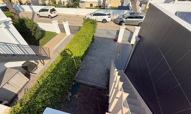 Maison avec 2 chambres, 2 salles de bains, une terrasse sur le toit et une piscine commune