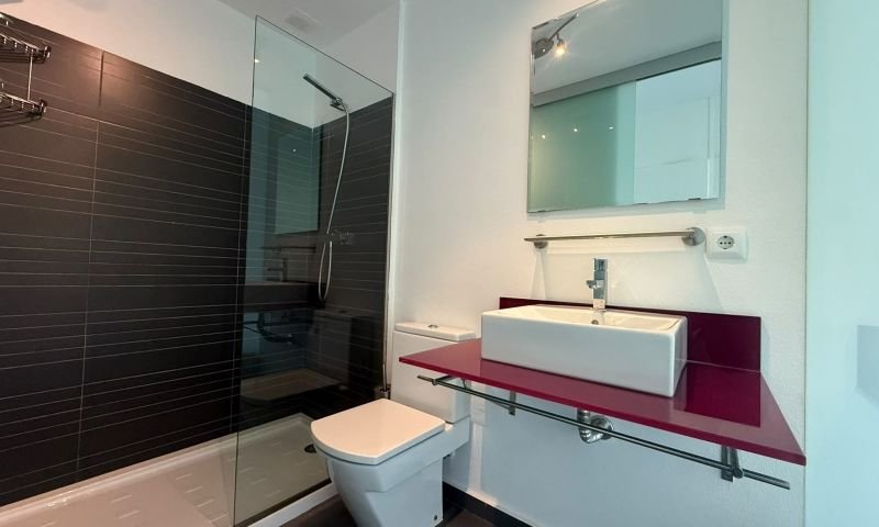 Maison avec 2 chambres, 2 salles de bains, une terrasse sur le toit et une piscine commune