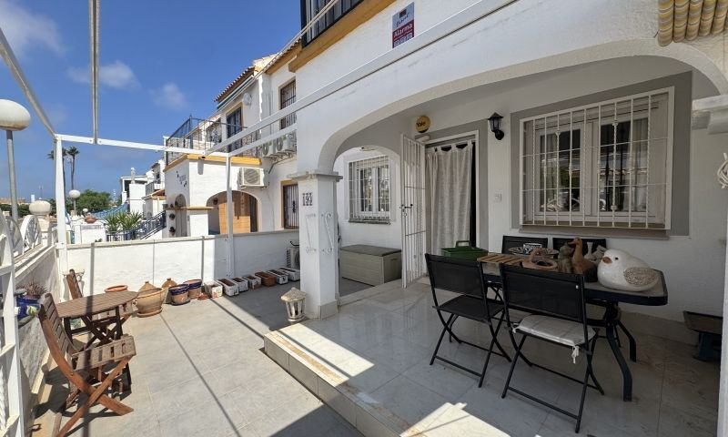 Orihuela Costa: Appartement en rez-de-chaussée avec terrasse ensoleillée, 3 chambres et piscine commune à La Florida Orihuela Costa: Appartement en rez-de-chaussée avec terrasse ensoleillée, 3 chambres et piscine commune à La Florida