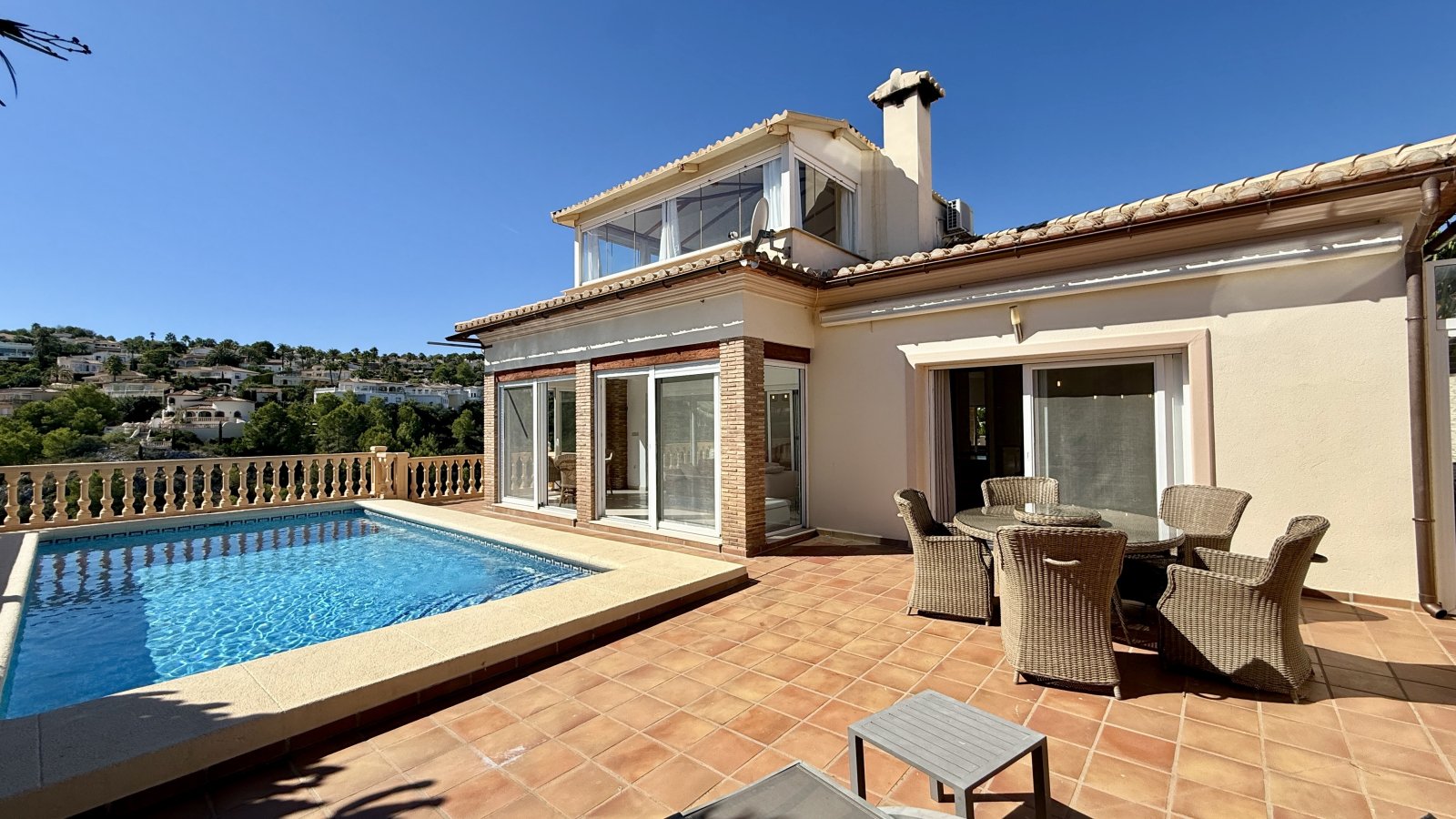 Très belle villa à l’abri des regards, avec une magnifique vue panoramique et de nombreux extras et avec licence de location touristique