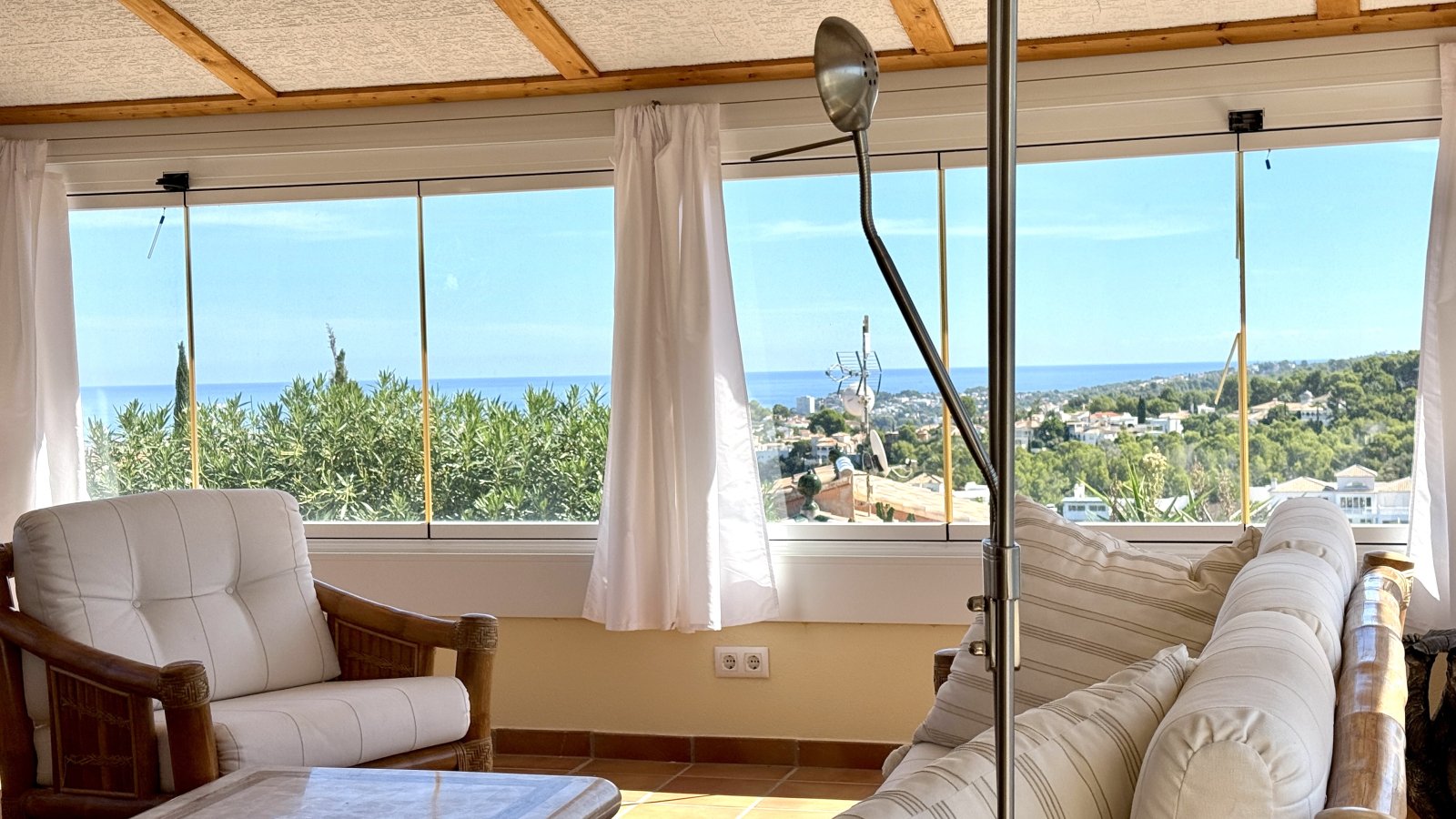 Très belle villa à l’abri des regards, avec une magnifique vue panoramique et de nombreux extras et avec licence de location touristique