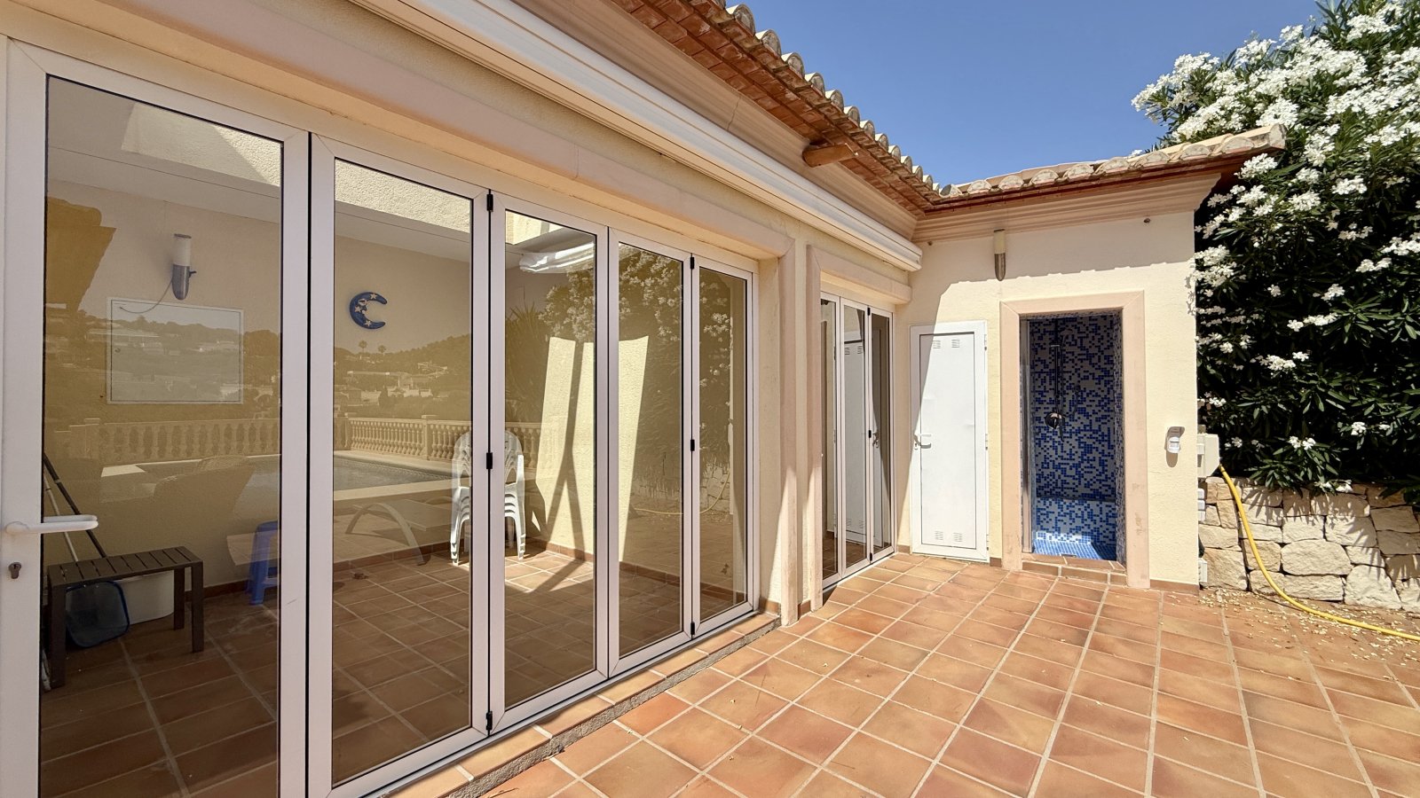 Très belle villa à l’abri des regards, avec une magnifique vue panoramique et de nombreux extras et avec licence de location touristique
