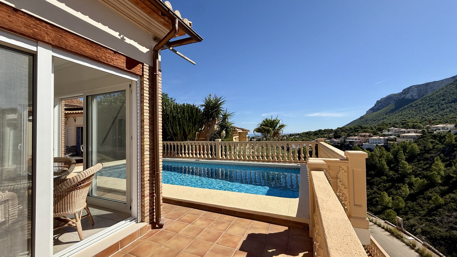 Très belle villa à l’abri des regards, avec une magnifique vue panoramique et de nombreux extras et avec licence de location touristique