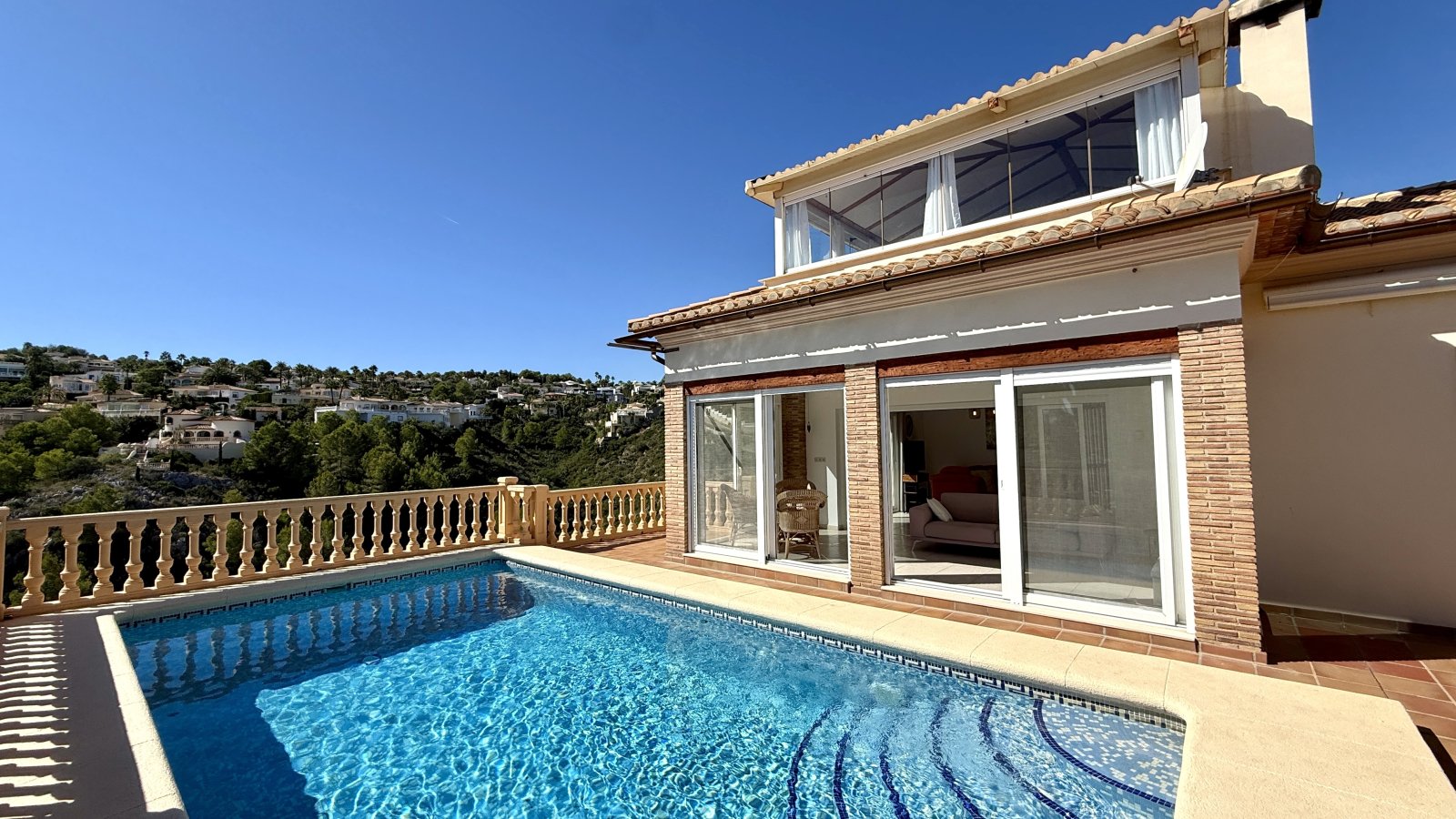 Très belle villa à l’abri des regards, avec une magnifique vue panoramique et de nombreux extras et avec licence de location touristique