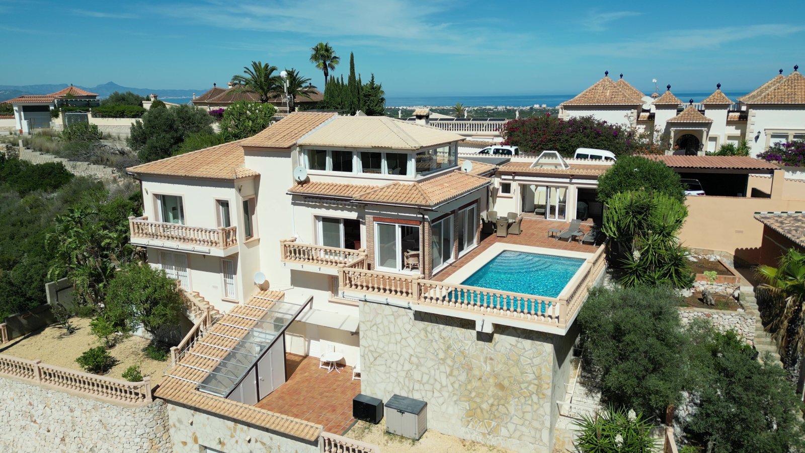 Très belle villa à l’abri des regards, avec une magnifique vue panoramique et de nombreux extras et avec licence de location touristique
