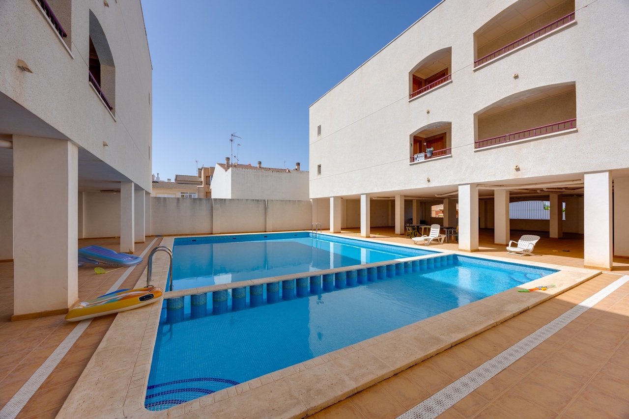 Appartements comprenant 1 chambre, une pré-installation pour la climatisation, une place de parking souterrain en option et une piscine commune