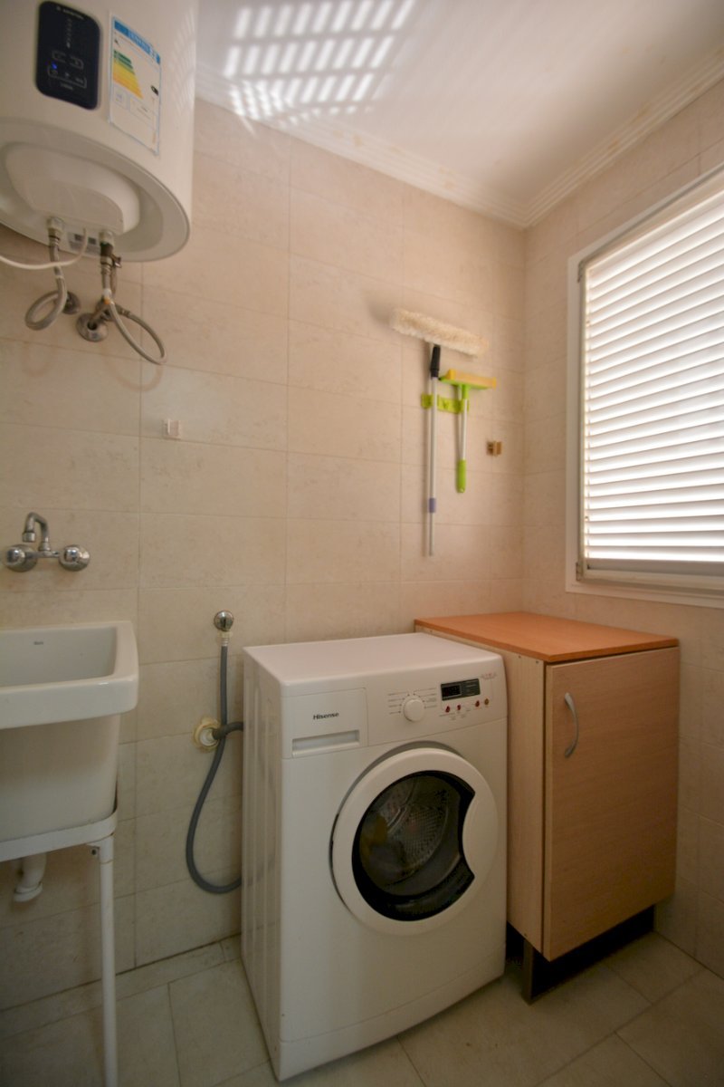 Wohnung mit 2 Schlafzimmern, 1 Badezimmer, Parkplatz und Gemeinschaftspool