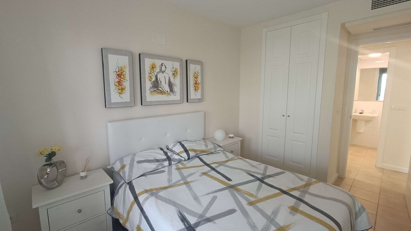 Élégant appartement au rez-de-chaussée dans un complexe de golf en plein essor