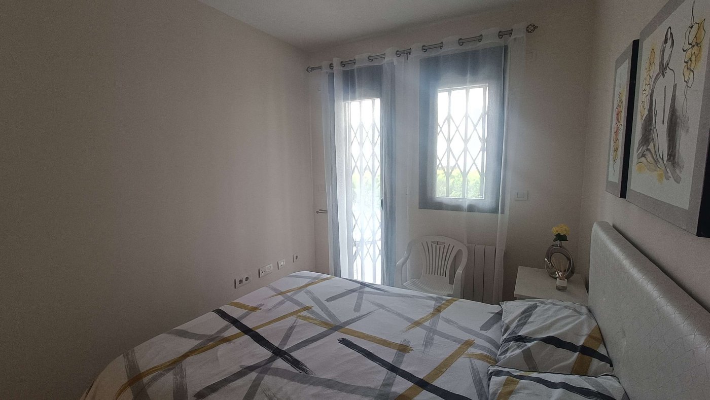 Élégant appartement au rez-de-chaussée dans un complexe de golf en plein essor