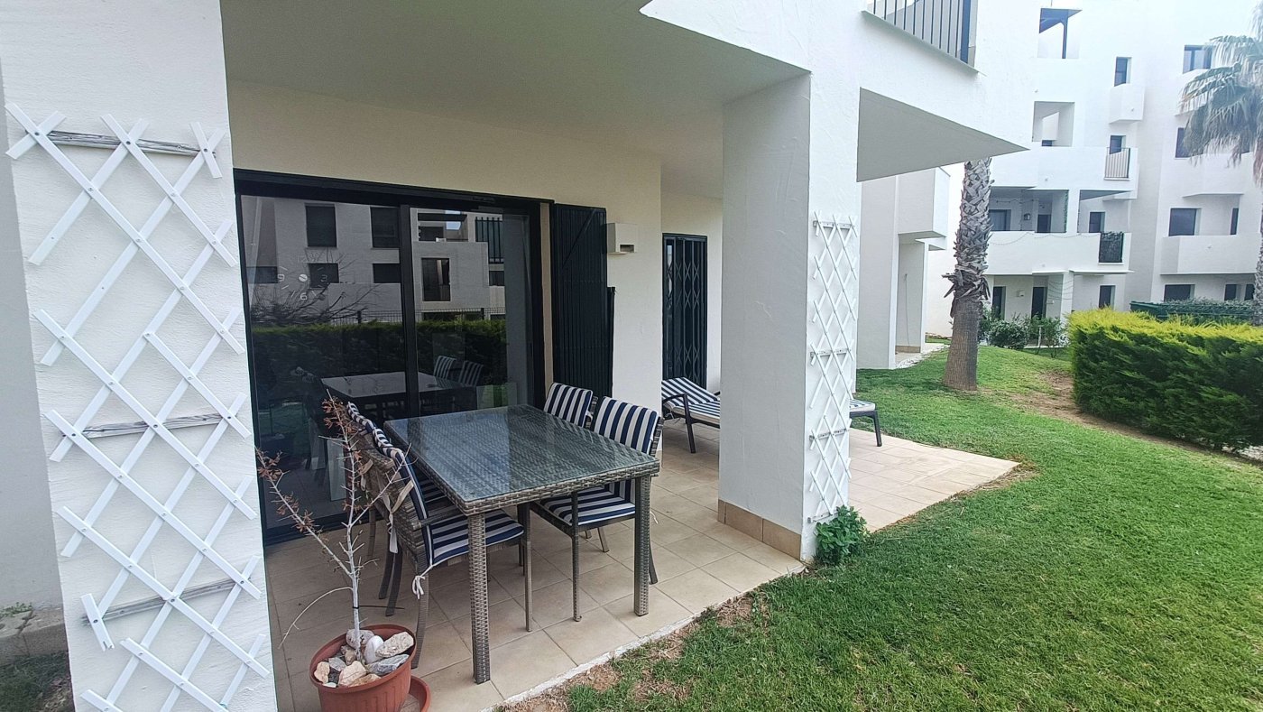 Élégant appartement au rez-de-chaussée dans un complexe de golf en plein essor