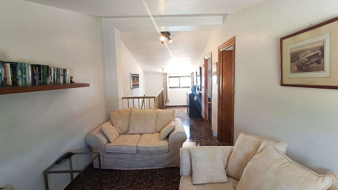 Superbe villa individuelle avec piscine privée, appartement d'amis indépendant, garage et sous-sol