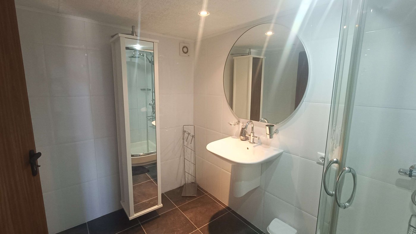 Superbe villa individuelle avec piscine privée, appartement d'amis indépendant, garage et sous-sol