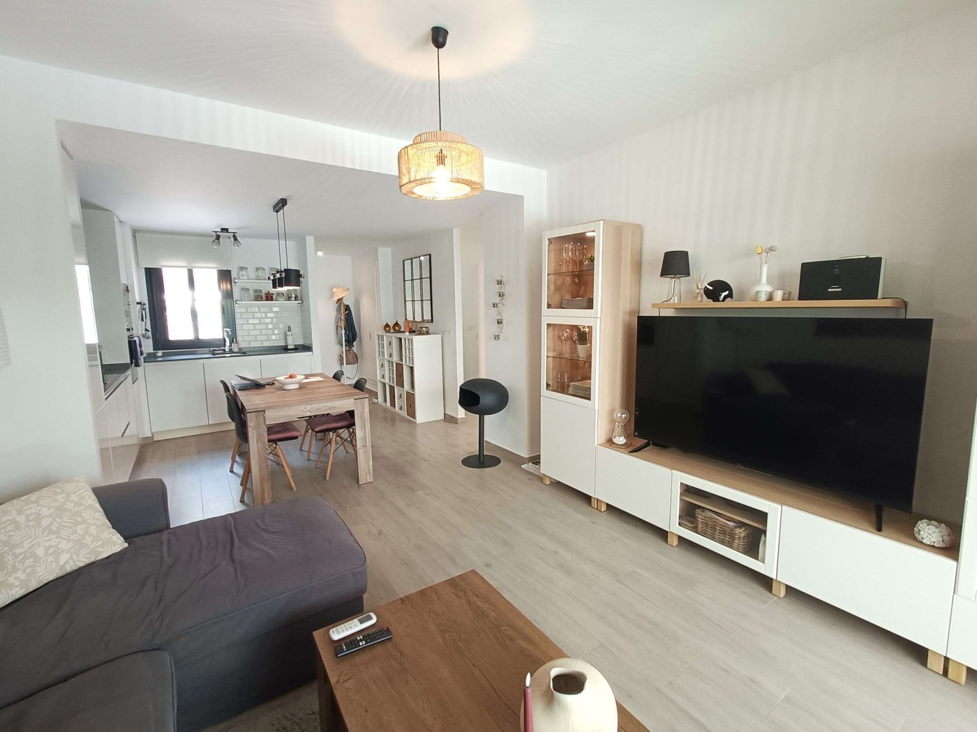 Appartement moderne de 3 chambres au rez-de-chaussée avec jardin privé
