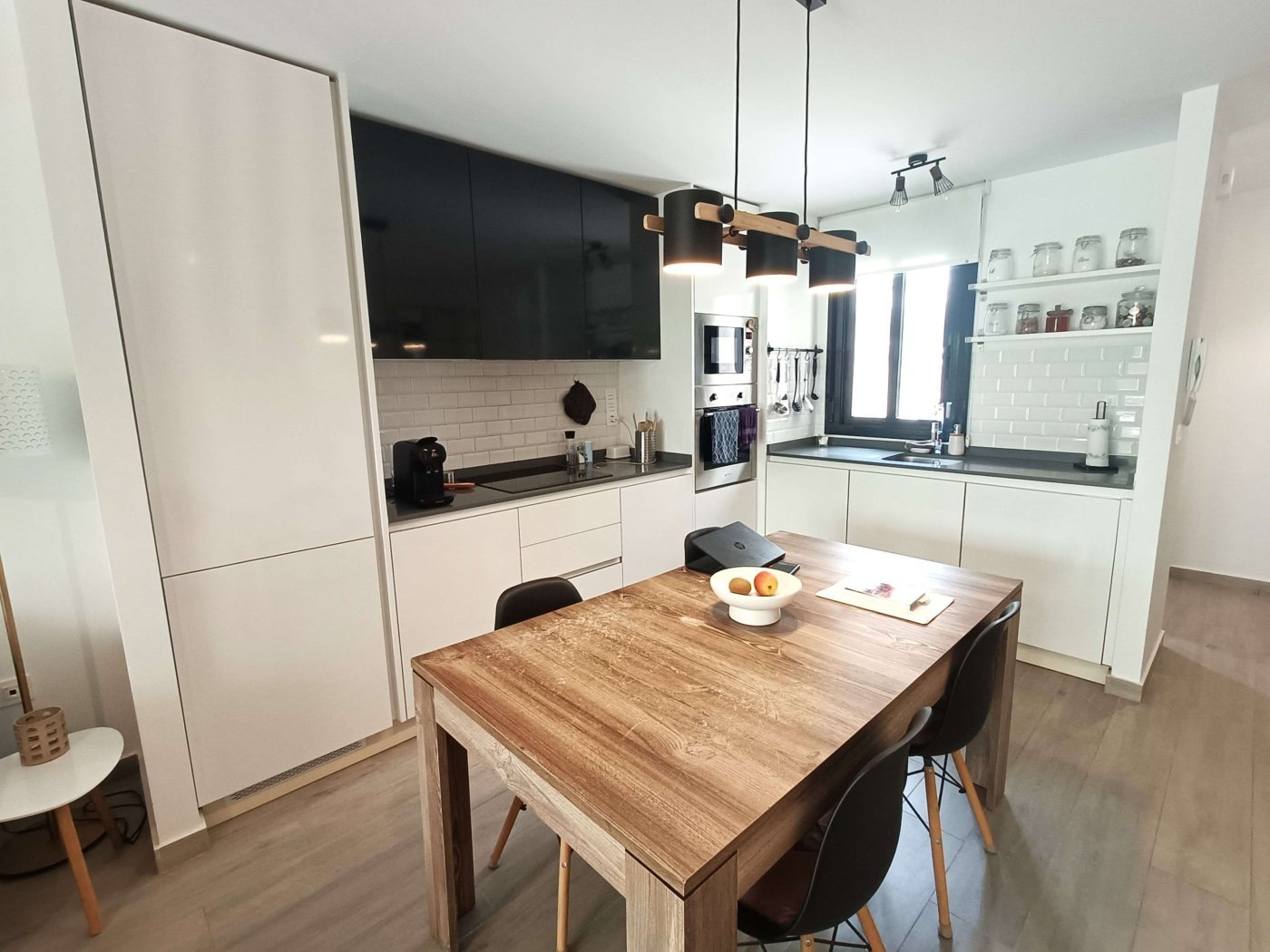 Appartement moderne de 3 chambres au rez-de-chaussée avec jardin privé
