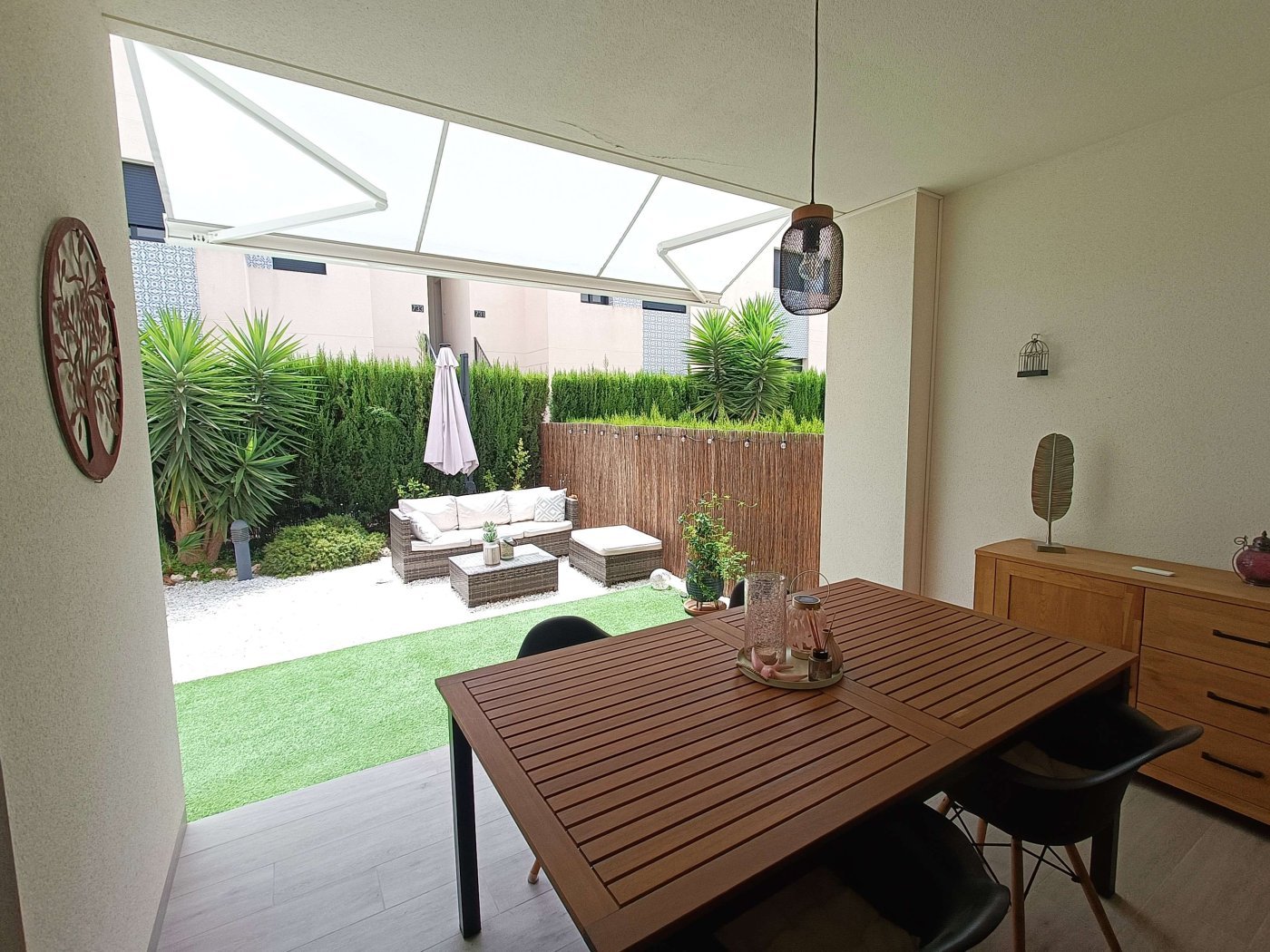 Appartement moderne de 3 chambres au rez-de-chaussée avec jardin privé