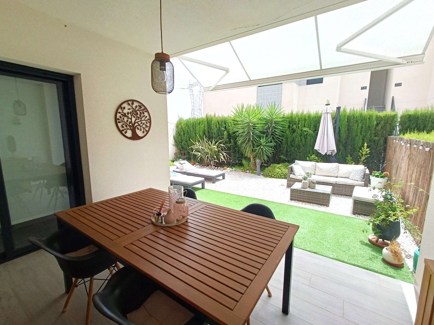 Appartement moderne de 3 chambres au rez-de-chaussée avec jardin privé