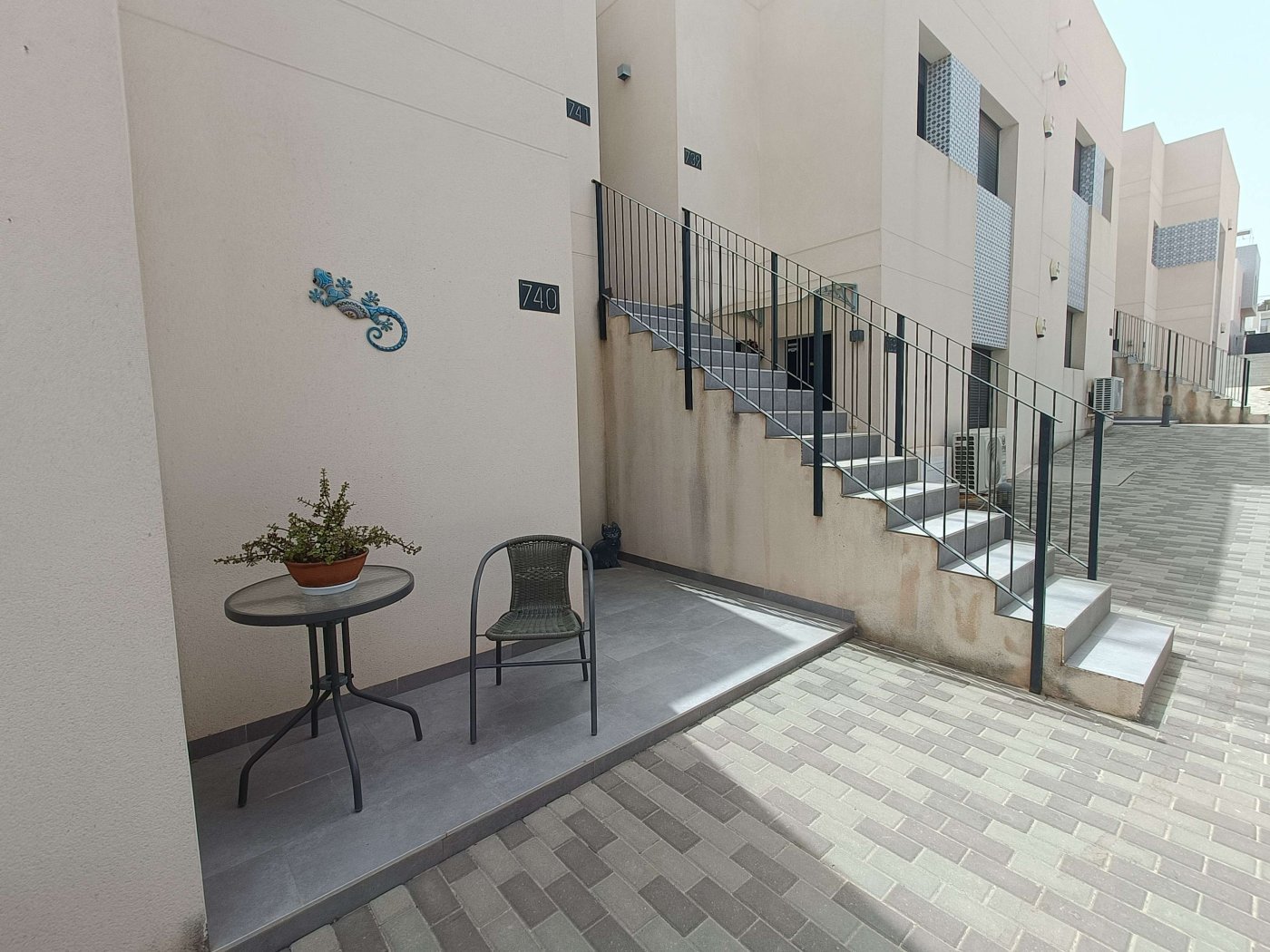 Appartement moderne de 3 chambres au rez-de-chaussée avec jardin privé