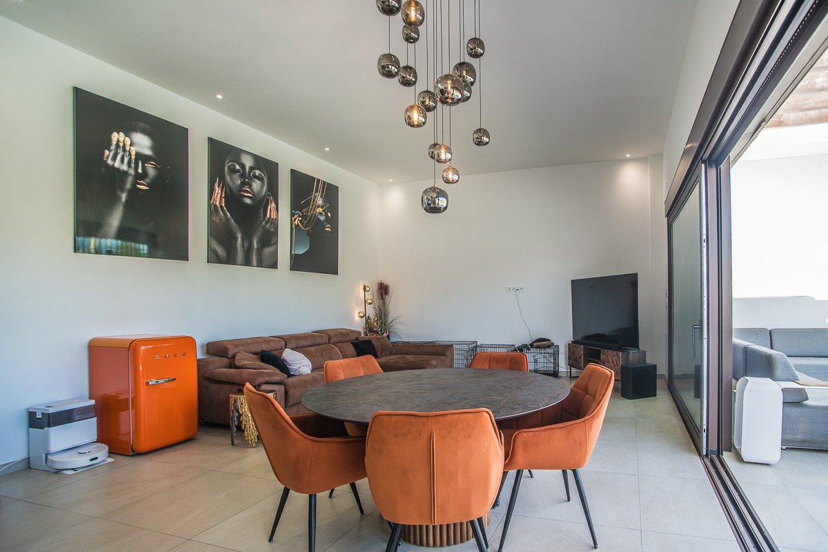 Villa individuelle moderne de 4 chambres, piscine privée et garage à Rojales