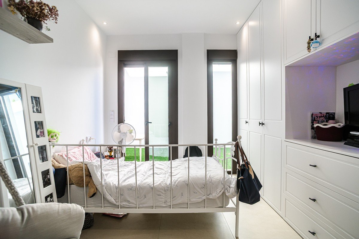 Villa individuelle moderne de 4 chambres, piscine privée et garage à Rojales