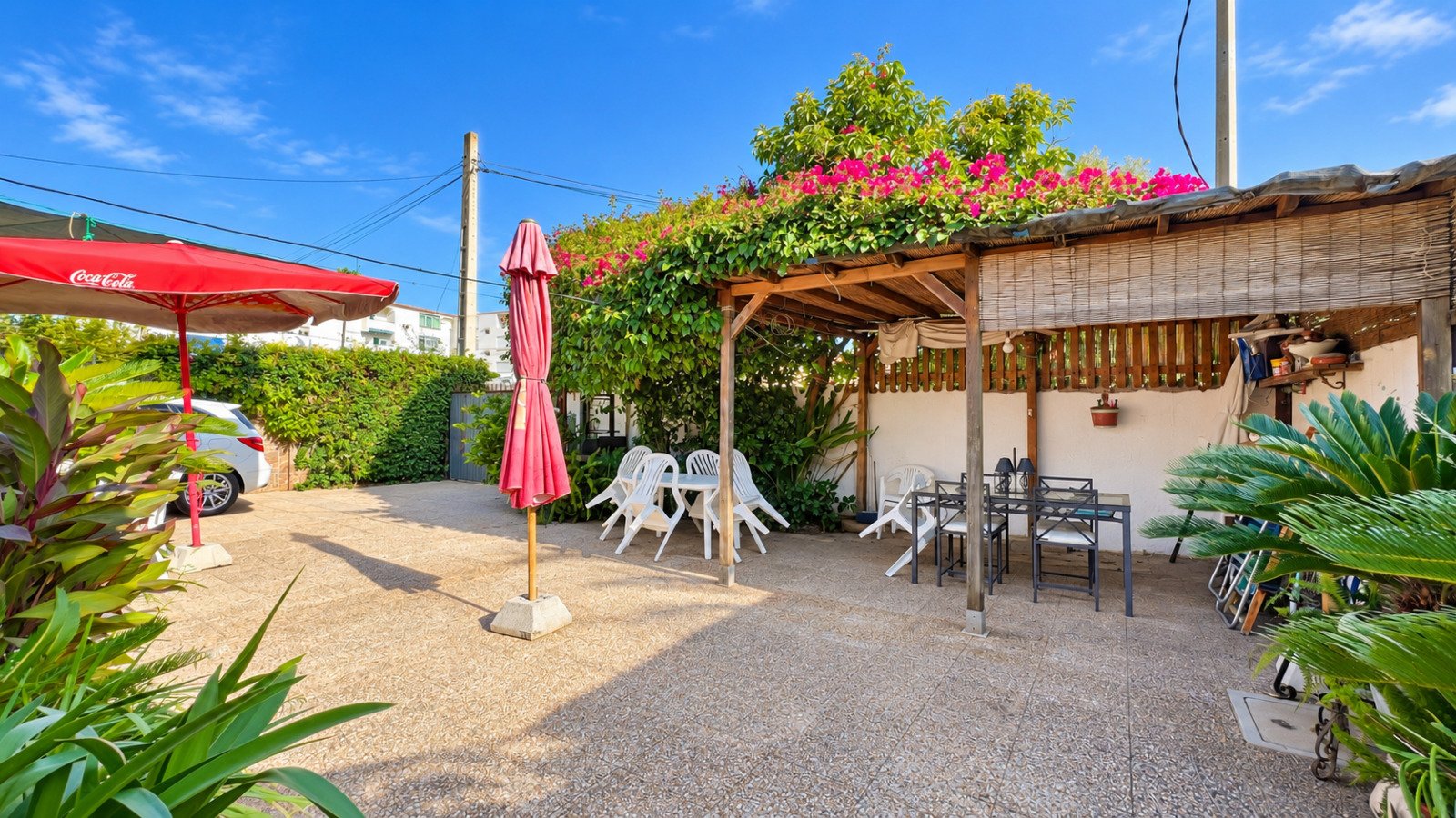 Maison jumelée unique à seulement 60 m de la plage, avec 3 chambres et 2 salles de bains