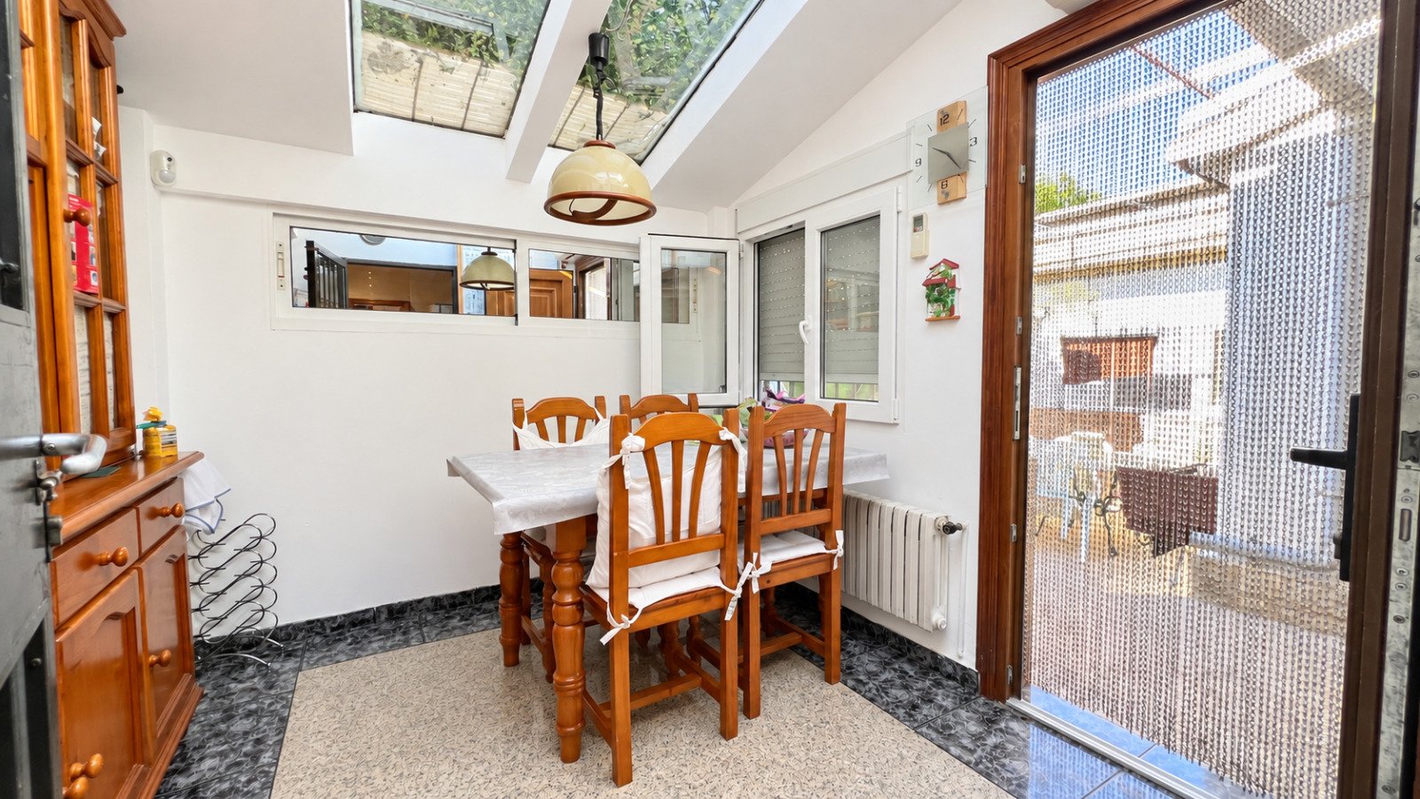 Maison jumelée unique à seulement 60 m de la plage, avec 3 chambres et 2 salles de bains