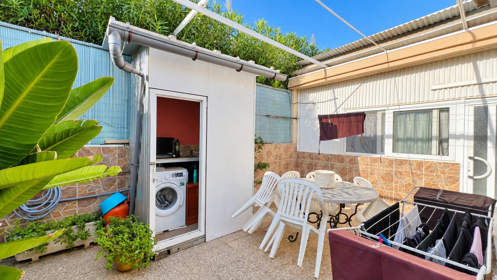 Maison jumelée unique à seulement 60 m de la plage, avec 3 chambres et 2 salles de bains