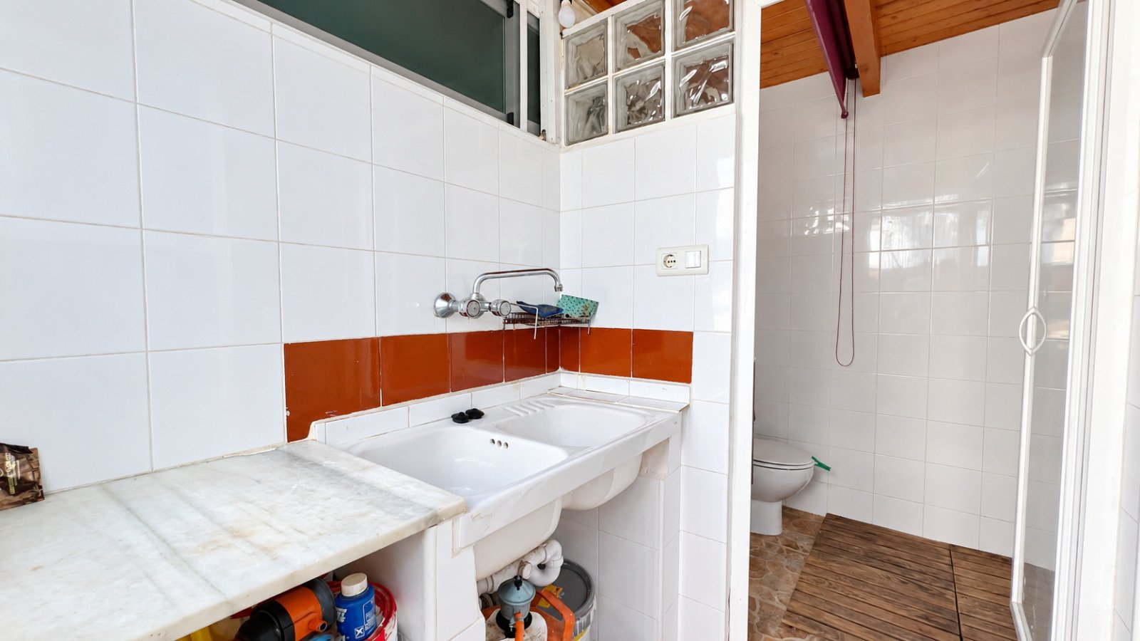 Maison jumelée unique à seulement 60 m de la plage, avec 3 chambres et 2 salles de bains