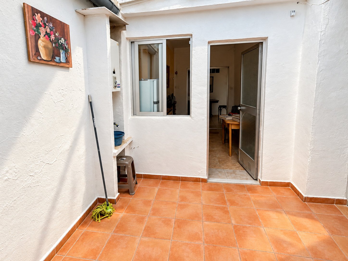 Maison de village avec patio, garage et grandes terrasses à Pego
