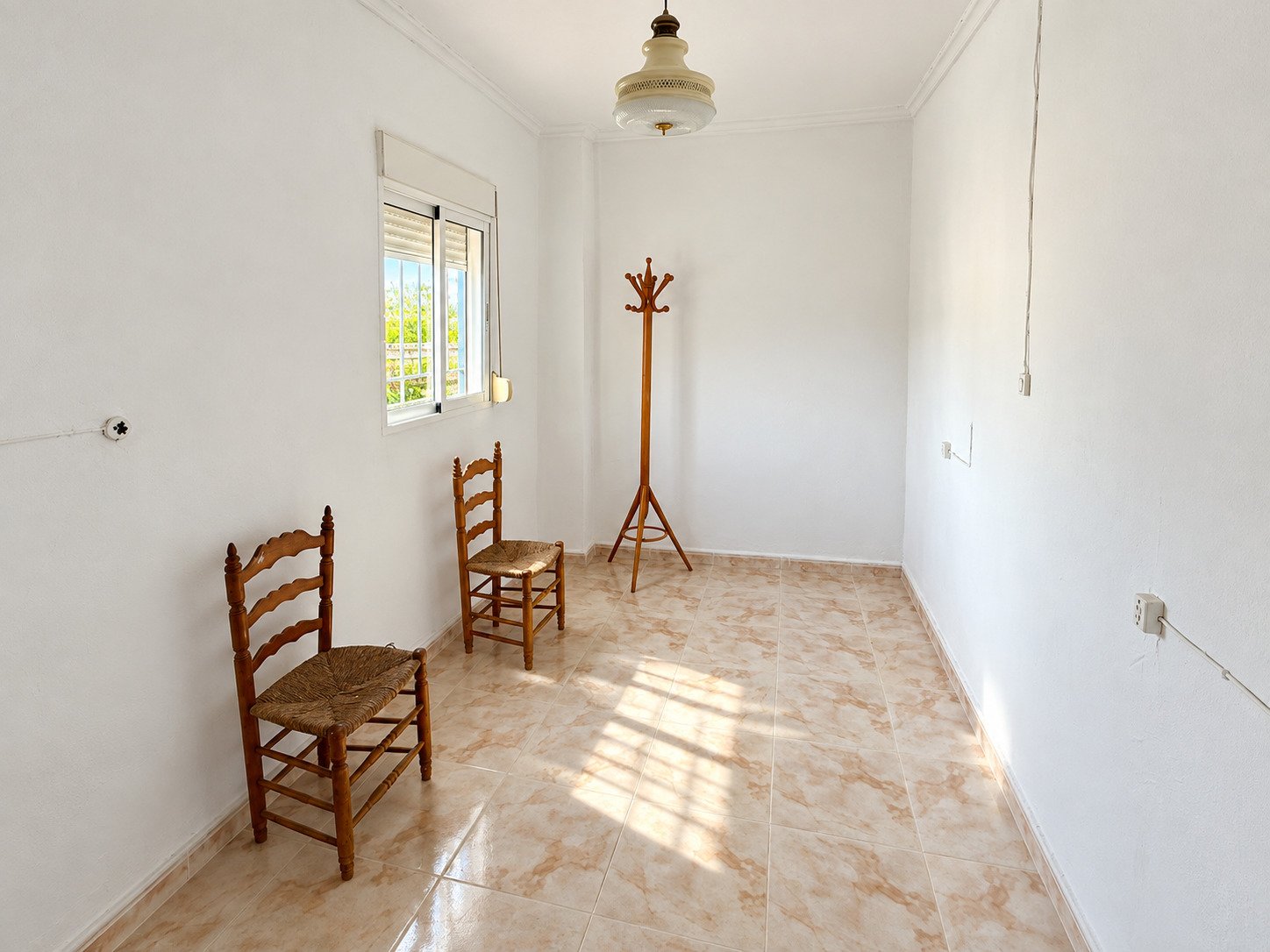 Maison de village avec patio, garage et grandes terrasses à Pego