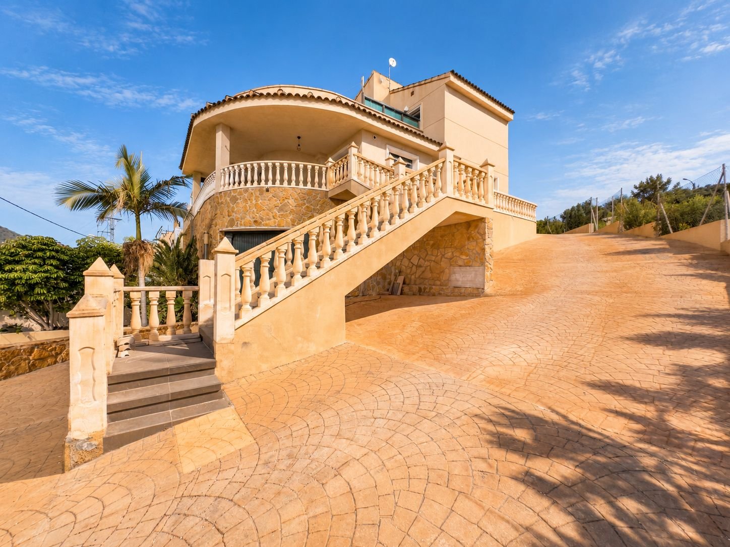 Villa Méditerranéenne avec Vue sur la Mer à Quelques Pas de la Plage à Cala D'or