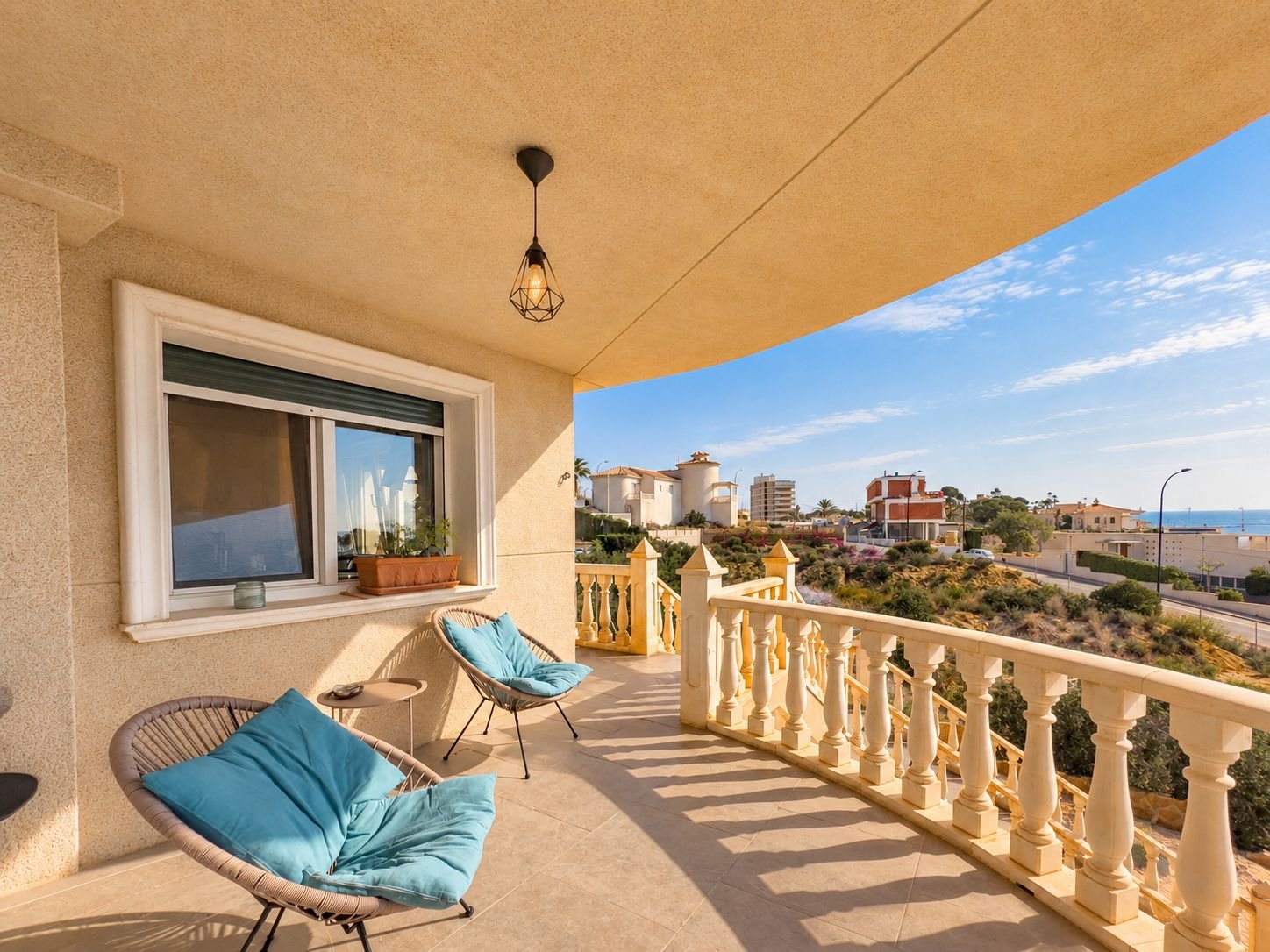 Villa Méditerranéenne avec Vue sur la Mer à Quelques Pas de la Plage à Cala D'or
