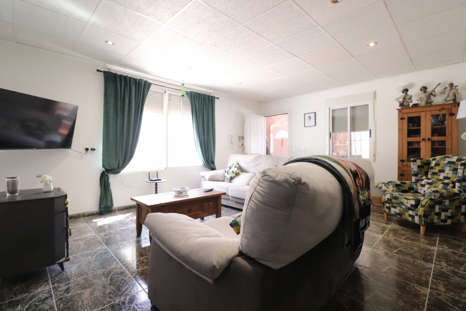 Maison de campagne avec piscine privée, court de tennis et jacuzzi