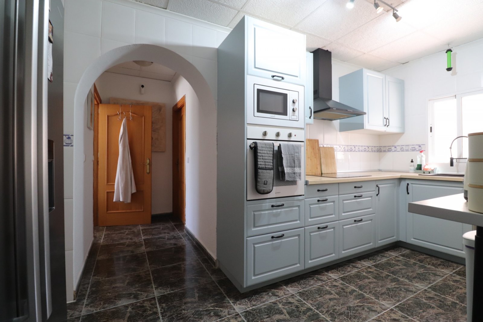 Maison de campagne avec piscine privée, court de tennis et jacuzzi