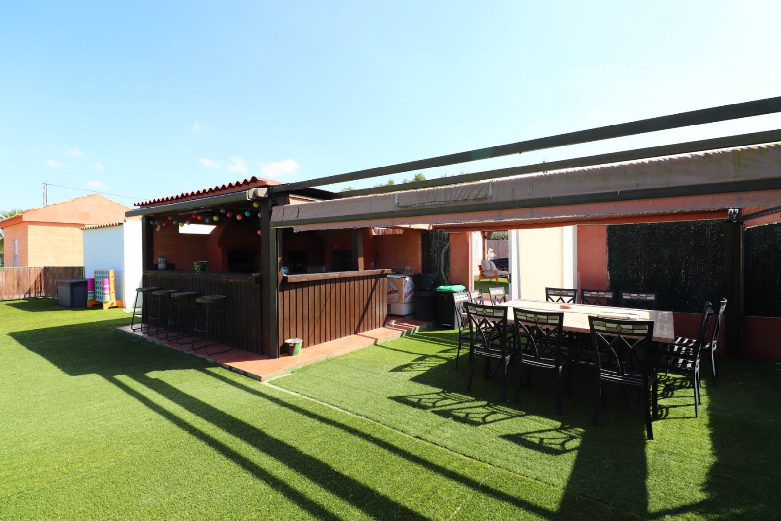 Maison de campagne avec piscine privée, court de tennis et jacuzzi