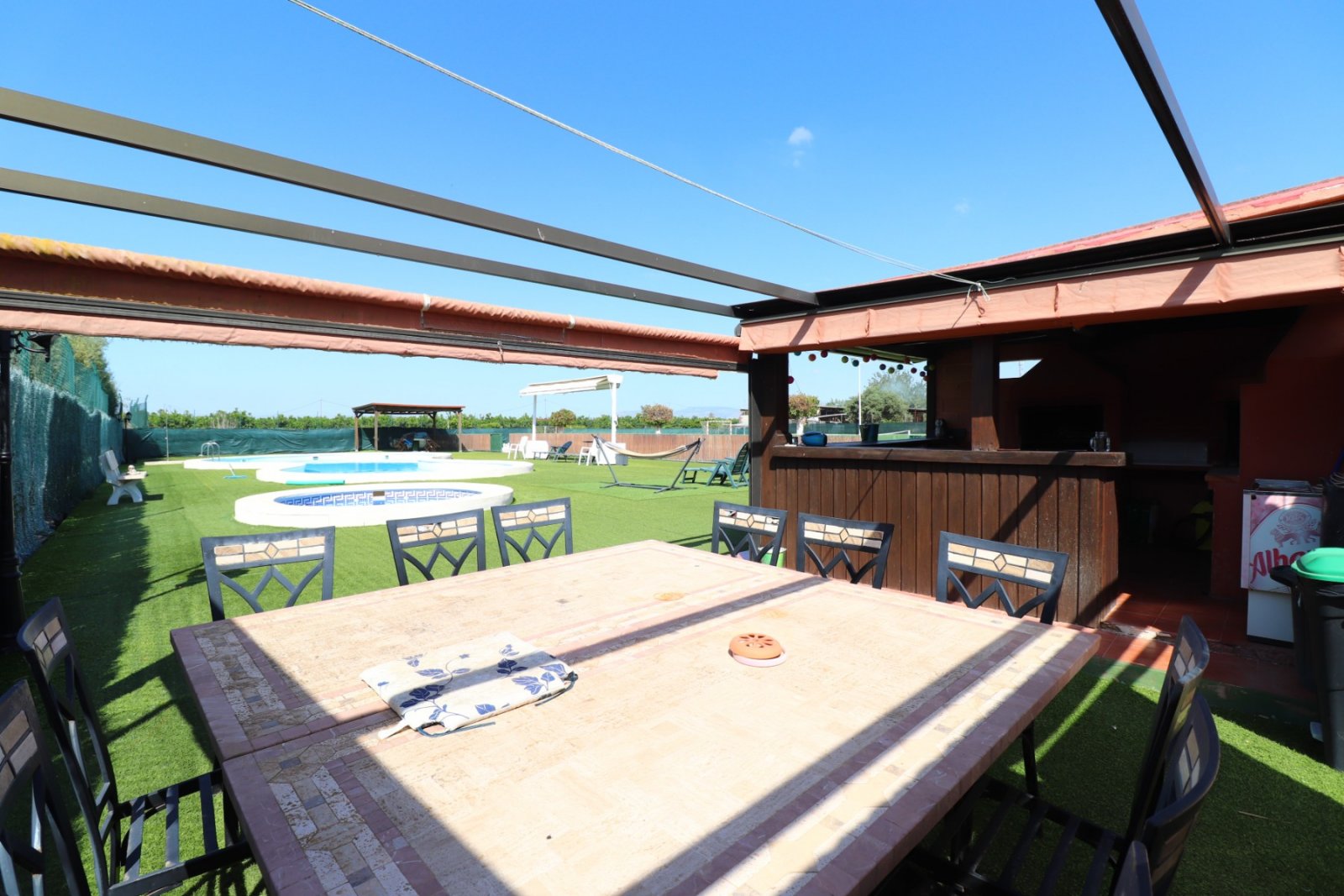 Maison de campagne avec piscine privée, court de tennis et jacuzzi