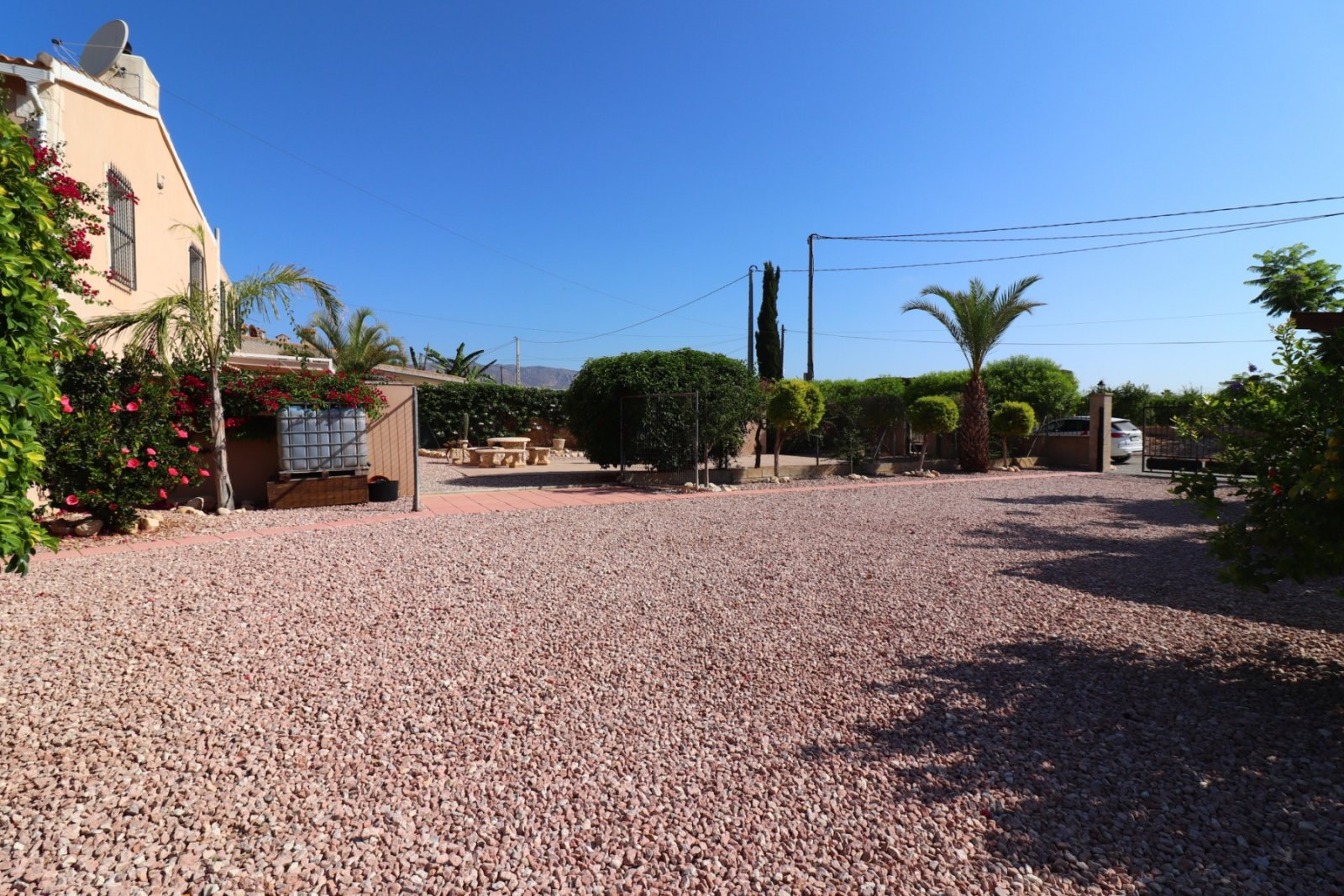 Charmante maison de ferme rénovée, orientée plein sud et comprenant quatre chambres à Albatera