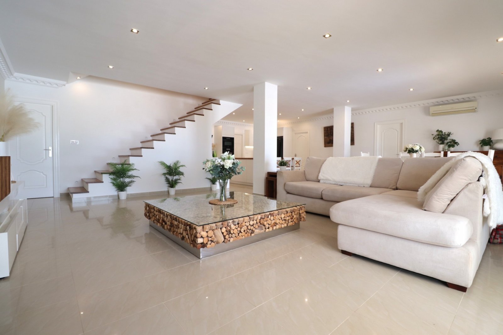 Superbe villa de 6 chambres, 5 salles de bains et piscine privée à Lomas de la Juliana