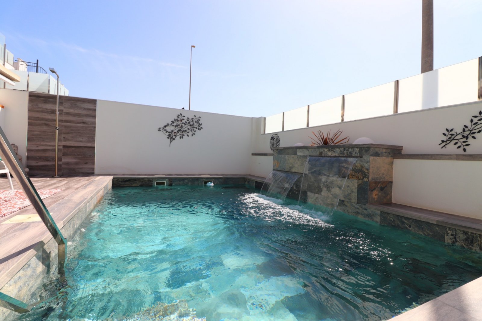 Maison jumelée moderne comprenant 3 chambres, 2 salles de bains et une piscine privée à Daya Vieja