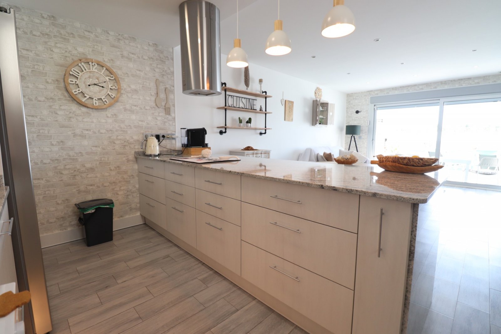 Maison jumelée moderne comprenant 3 chambres, 2 salles de bains et une piscine privée à Daya Vieja