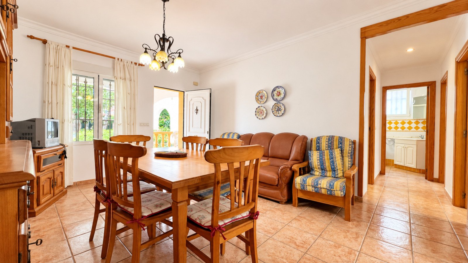 Charmante maison mitoyenne en bord de mer à Dénia avec 3 chambres et jardin