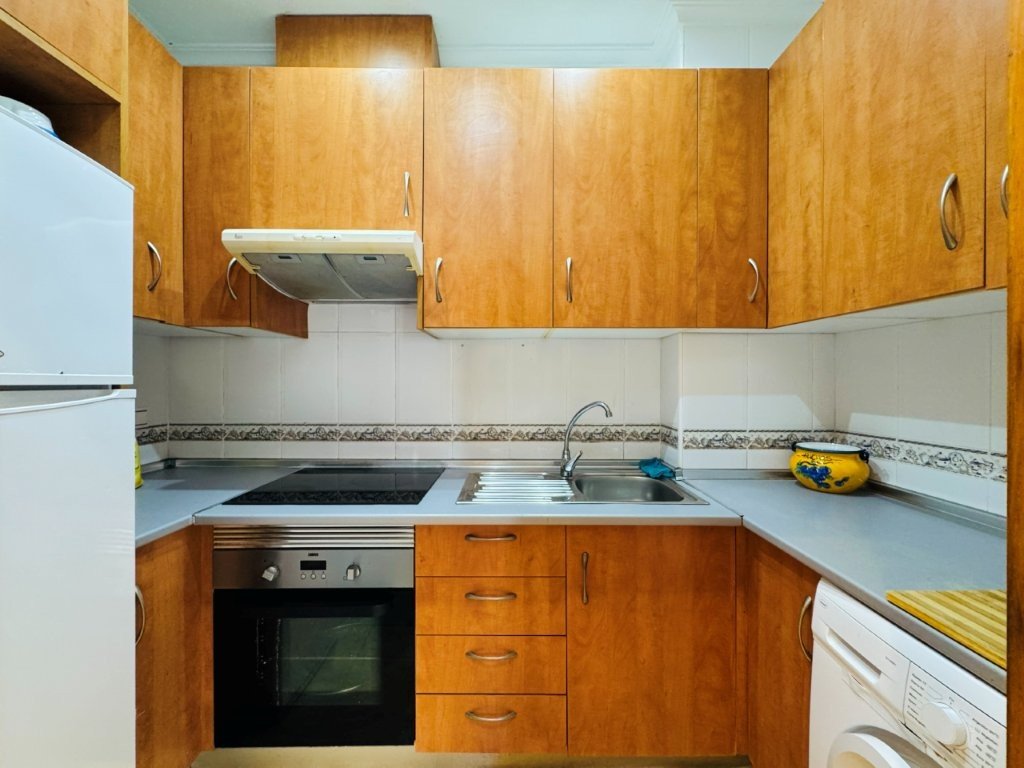Opportunité au cœur de La Mata ! Appartement d'angle au rez-de-chaussée, à seulement 200 mètres de la plage