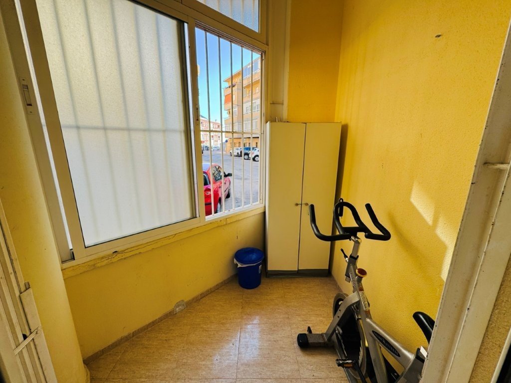 Opportunité au cœur de La Mata ! Appartement d'angle au rez-de-chaussée, à seulement 200 mètres de la plage