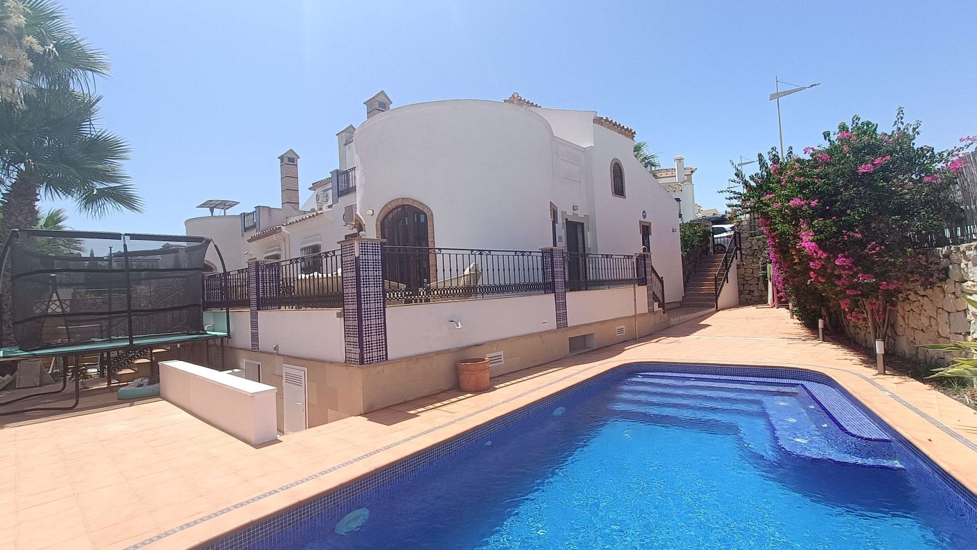 Superbe villa jumelée avec piscine privée au cœur du complexe La Finca Golf & Spa Resort