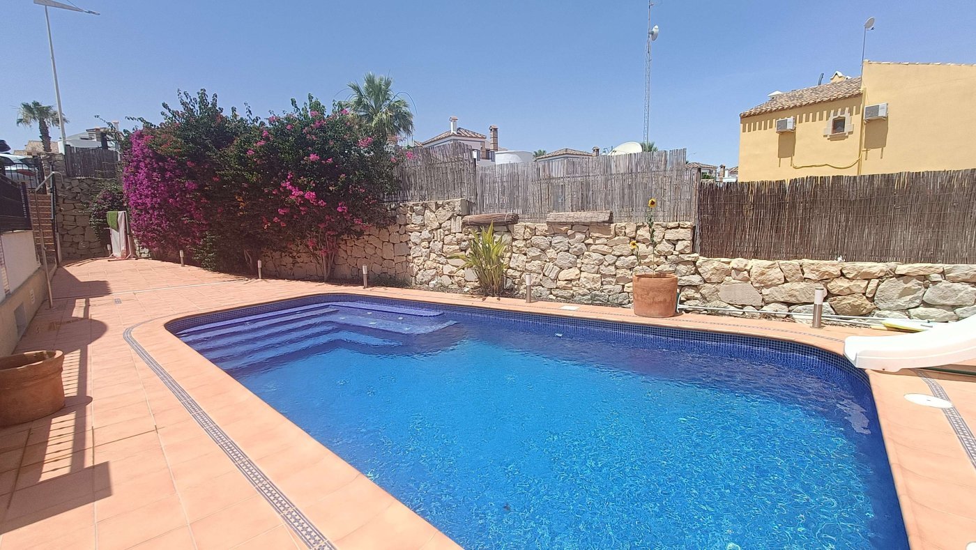 Superbe villa jumelée avec piscine privée au cœur du complexe La Finca Golf & Spa Resort