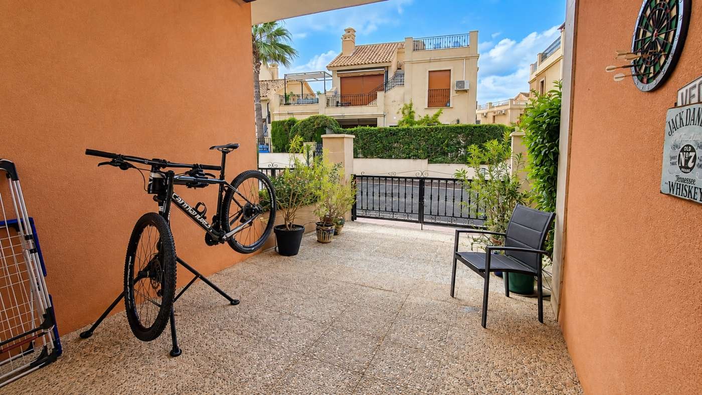Villa en première ligne de golf au cœur du La Finca Golf Resort