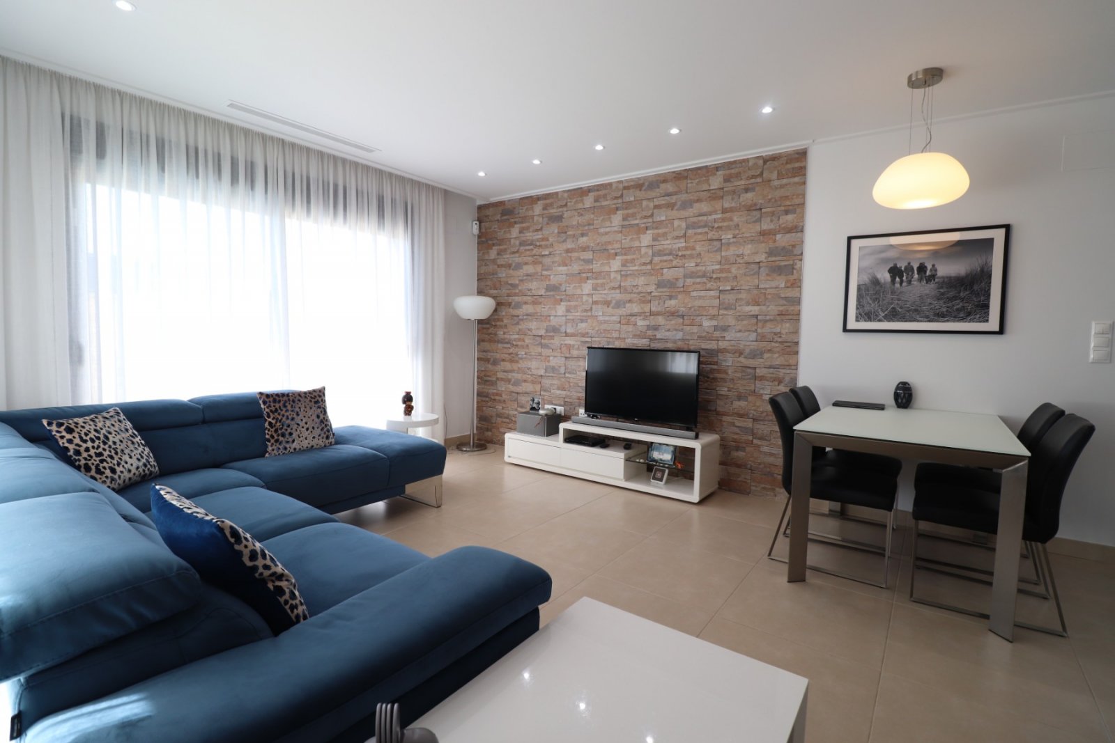 Villa individuelle moderne de trois chambres orientée ouest á le charmant village de Benijófar