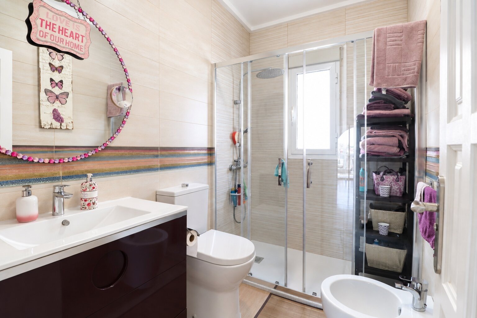 Magnifique villa comprenant 3 chambres, 2 salles de bains, une place de parking et une piscine privée, située près du parcours de golf La Marquesa