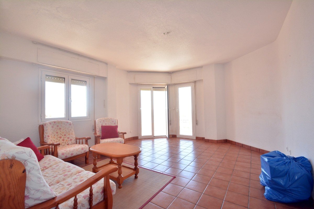 Appartement avec 3 chambres, 1 salle de bains et une vue imprenable sur la mer, à seulement 200 m de la plage